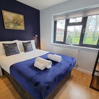 Crown Meadow - 4 Bedroom House - Heathrow - Excellentstays