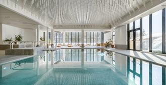 安比耶兹公寓酒店 - 麦当娜迪坎皮格里奥 - 游泳池