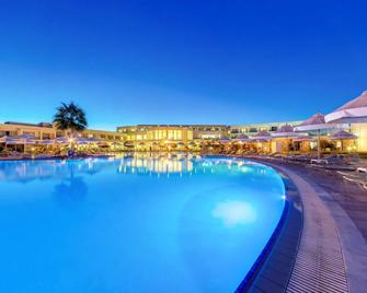 森提多阿波罗蓝酒店 - 法里拉基 - 游泳池