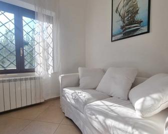 Ottimo appartamento alle porte di Roma! - 罗马 - 客厅