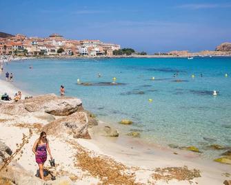 Appart Climatise / Terrasse A 2 Min De La Plage - 鲁斯岛 - 海滩