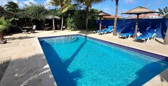 加勒比休闲公寓 - 克拉伦代克 - 游泳池