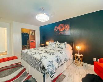 Sisters Four Bed and Bath - Luxury living in a small town atmosphere! - Centralia - 睡房