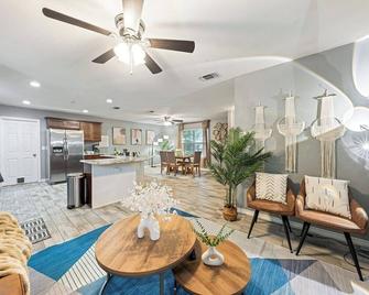 5802 Comfortable 4br Home Near Lackland Afb & Seaworld San Antonio - 圣安东尼奥 - 客厅