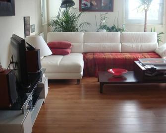 Cozy and bright room in the heart of Rennes - 雷恩 - 客厅