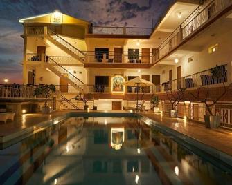 麻玛拉传统酒店 - 马哈巴利普拉姆 - 游泳池