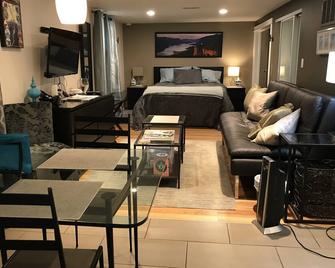 Pet friendly apartment with covered patio and fenced-in yard. - 波特兰 - 睡房