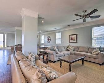 Galveston Resort House - Dazzling Bay Vistas! - 加尔维斯敦 - 客厅