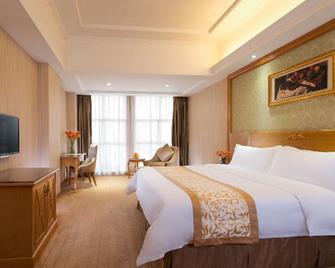 Vienna Hotel Changlong Park - 广州 - 睡房