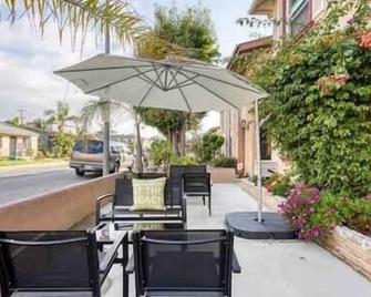 Belmont Shore Beach Bungalow, 2 min walk to town! - 长滩