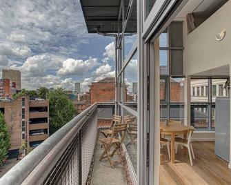 City Superhost - Stunning City Centre Penthouse Over Two Floors - 曼彻斯特 - 阳台