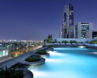 迪拜千禧广场酒店 - 迪拜 - 游泳池