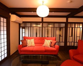 Renovated modern traditional house 5mins-walk from station \'Uan/Tsuki\' - 京都 - 客厅