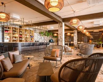 鹦鹉海滩度假酒店 - 威廉斯塔德 - 酒吧