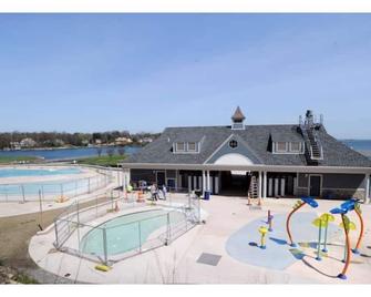 Greenwich Ct. Rye N.Y. 2 Bedroom Loft Apartment!! - 切斯特港 - 游泳池