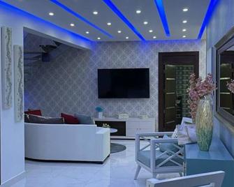 Penthouse 3 bed 4 bath spacious luxurious - 莫卡 - 客厅