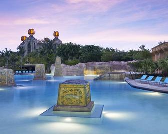 亚特兰蒂斯珊瑚礁酒店 - 拿骚 - 游泳池