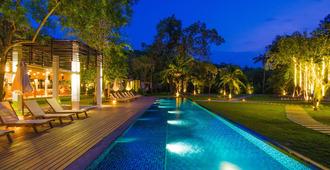 普吉岛红树林攀瓦度假酒店 - 威七 - 游泳池