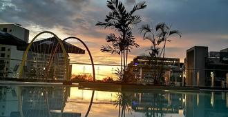 沙巴东方酒店 - 亚庇 - 游泳池