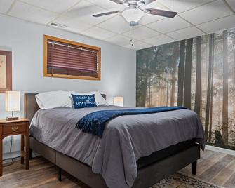 Quiet, golf lake community cozy 2bdr 1 bth getaway - 桑福德(北卡罗来纳州) - 睡房