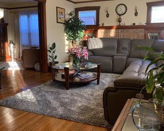 West Oakland Home Minutes From San Francisco Flexible Cancellation ! - 奥克兰 - 客厅