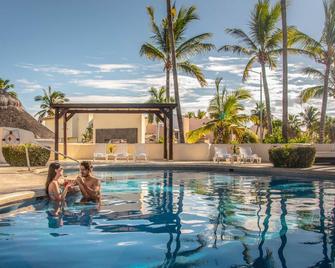 洛斯卡沃斯皇家公园家庭旅馆 - 卡波圣卢卡 - 游泳池
