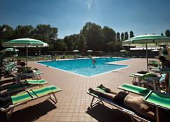 奇塔迪博洛尼亚中央旅游酒店 - 博洛尼亚 - 游泳池