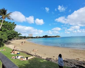 阿尔伯格莫坎波旅馆 - 努美阿 - 海滩