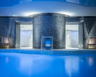 赫兰酒店和Spa - 纽基 - 游泳池