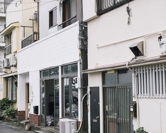 Atelier & Hostel Nagaisa-Ura - 热海市 - 建筑