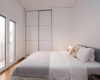 Lovely 1-bedroom apt with balcony - 雅典 - 睡房