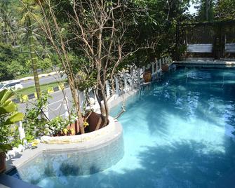 热带山克普柬埔寨酒店 - 白马 - 游泳池