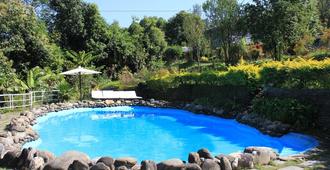 贝格纳斯湖别墅度假酒店 - 博卡拉 - 游泳池