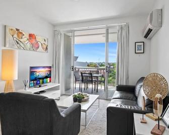 Artsy Destination Compact & Cosy 2 BR Apart at Valley - 布里斯班 - 客厅