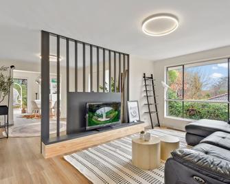 Native Blue - 3 Br/ 6 Sleeps - Katoomba - 卡通巴 - 客厅
