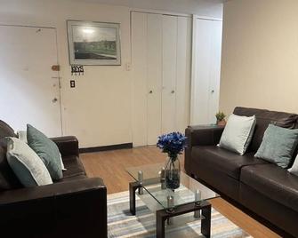 3 Bedroom in the heart of Forest Hills, Queens - 20 minutes from Manhattan! - 皇后区 - 客厅