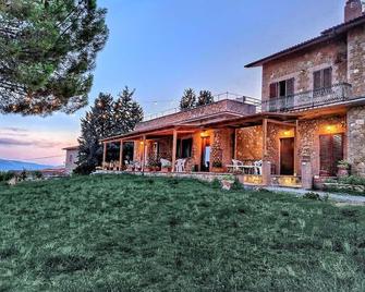 Agriturismo il Casato Mag-il Giogo - 皮恩扎 - 建筑