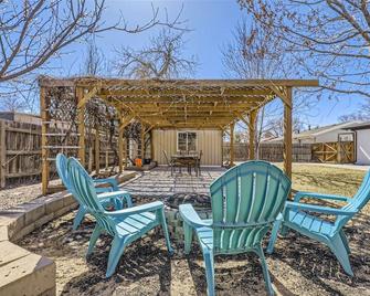 15-mins from DIA, Fenced-Yard, Garage, Remodeled - 奥罗拉 - 露台