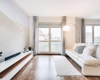 Modernes Apartment Mit Heimkino In Dresd - 德累斯顿 - 客厅