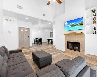 Cute 3BR Home near Downtown, State Fair of Texas, Deep Ellum and much more… - 达拉斯 - 客厅