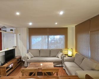 Private luxury villa with large garden and pool, enjoy with your family - WIFI - 格拉纳达 - 客厅