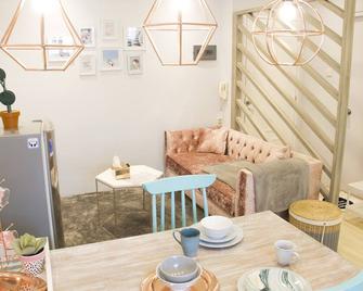 Wildflower Mediterania, 2br+wifi, Access To Mall - 雅加达 - 餐厅