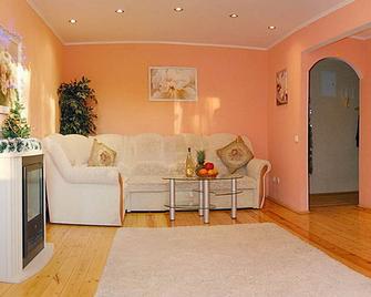 Romantic Lagoon 2 Rooms Apartment In Minsk City Centre, Free Wifi - 明斯克 - 客厅