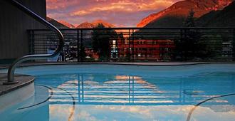 卡梅尔花园酒店 - 特柳赖德 - 游泳池