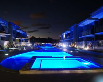 华美达赫维湾酒店 - 赫维湾 - 游泳池