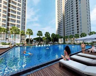 Sol 3 2BR Pool luxurios central - 河内 - 游泳池