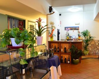 尼多达图依拉酒店 - 马达莱纳 - 餐馆