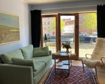 Two room apartment in Central Copenhagen old town by Chrisitanshavns Canal\n - 哥本哈根 - 客厅