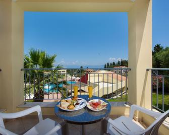 奥林匹恩村酒店 - Kavos - 阳台