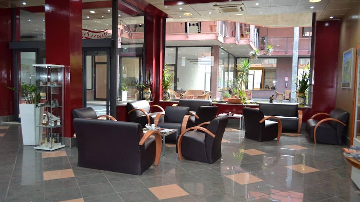 玛瑞纳宫国会大厅酒店